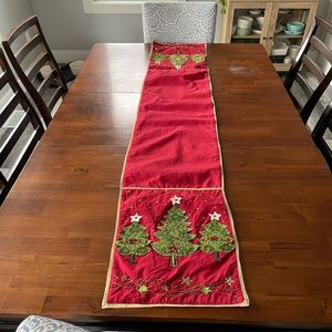 Bella Lusc Christmas Tree Table Runner EUC